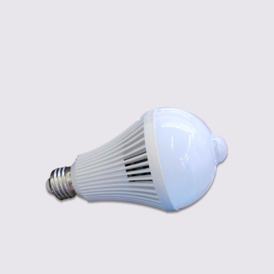 Foco LED Sensor E27 9W Luz Fría - Promart